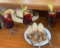 sangrías caseras con su tapa